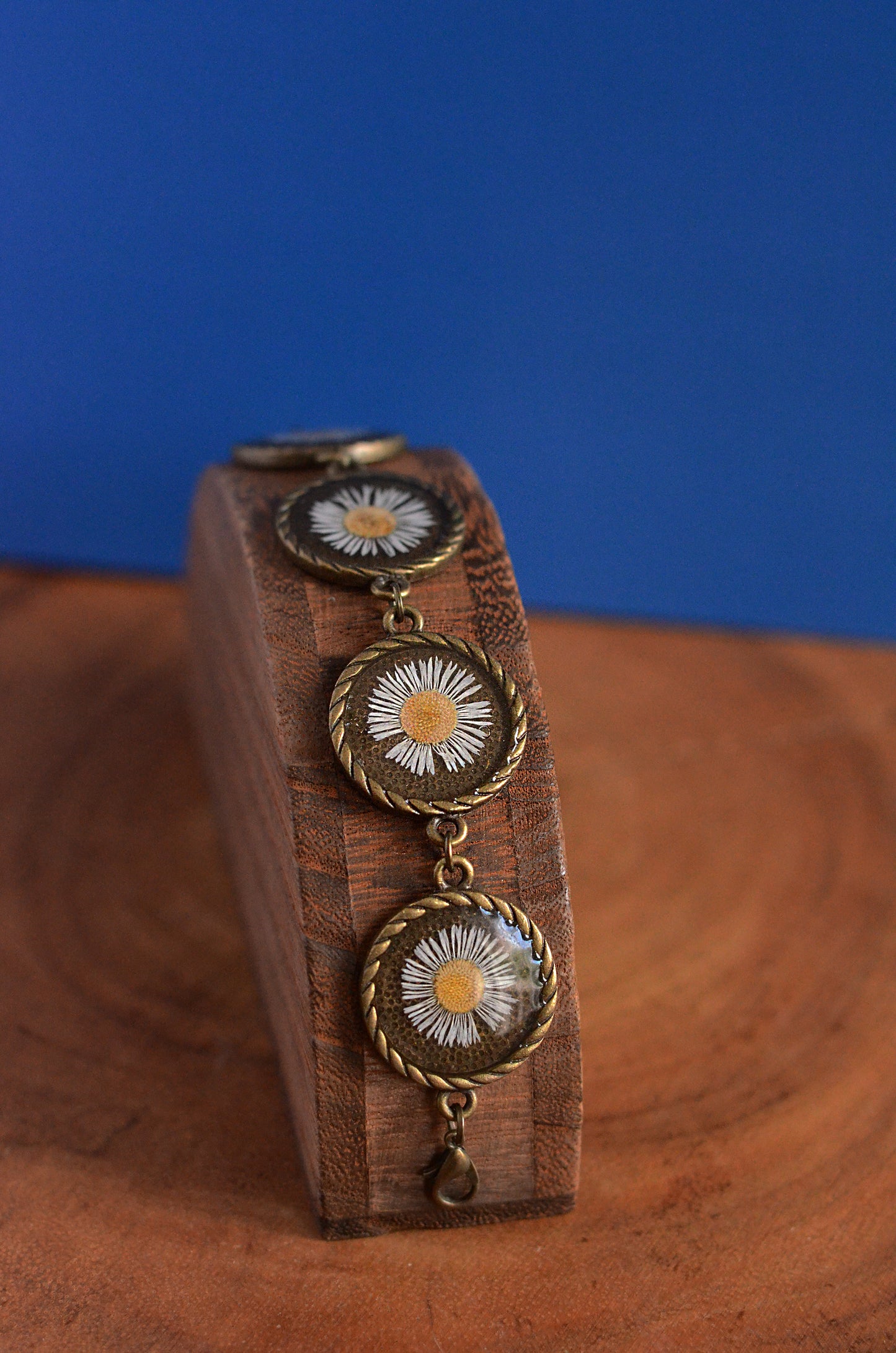 White Fleabane Daisy Bracelet